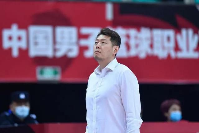 多名NBA高管：鹈鹕几乎不可能裁掉锡安据TA记者MikeVorkunov报道，由于锡安上赛季仅出战了29场比赛，他后三个赛季（2025-26、2026-27、2027-28）的合同将不再受保障。